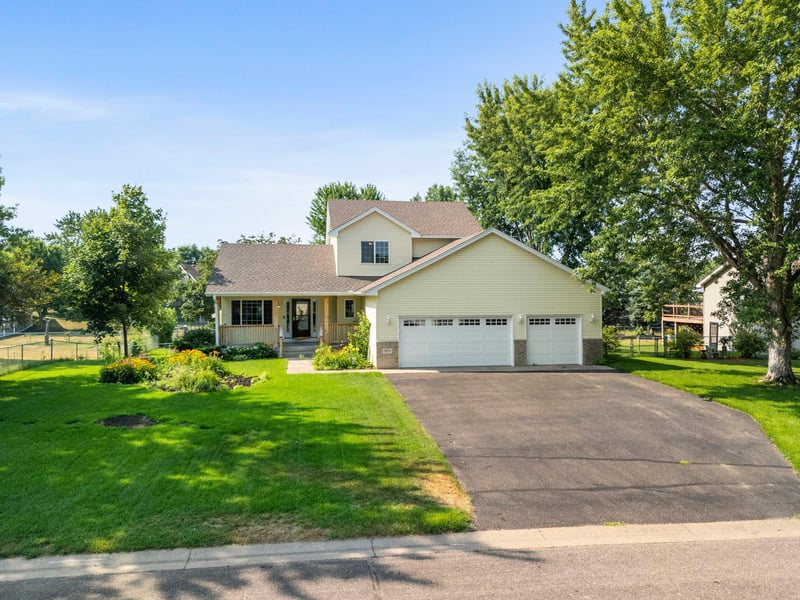 1011 Hillock St NW, Isanti, MN 55040