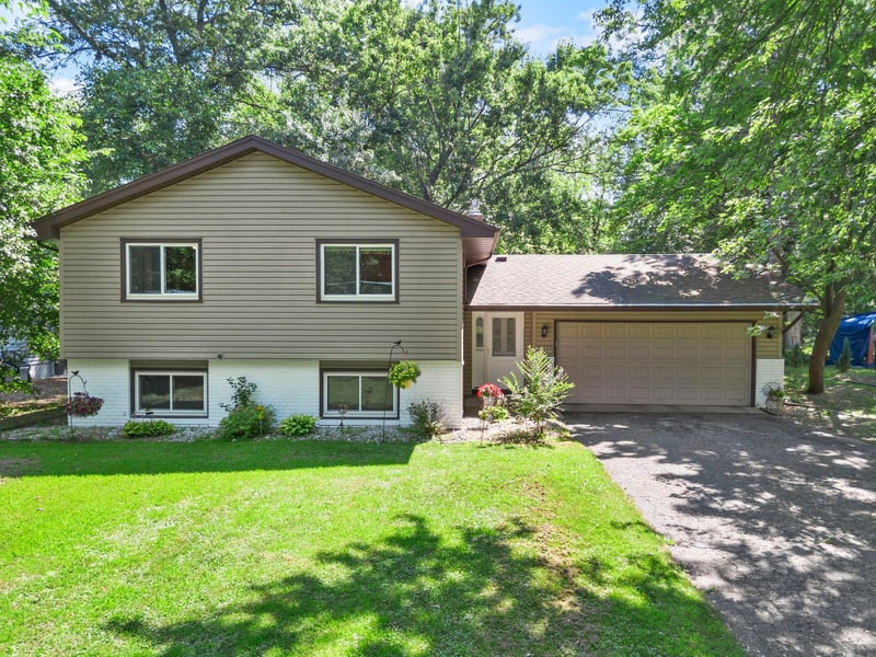 7989 Eastwood Rd, Mounds View, MN 55112