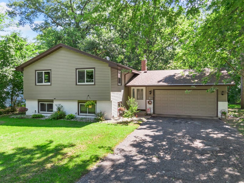 7989 Eastwood Rd, Mounds View, MN 55112