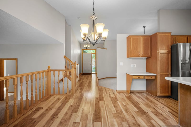 960 Wildflower Ct, Eagan, MN 55123