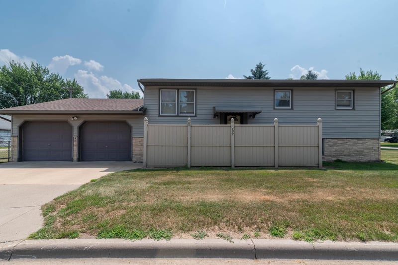 407 5th Ave SW, Little Falls, MN 56345