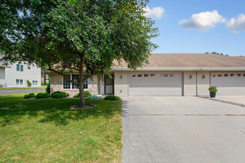 305 Tischler Ave SE, Faribault, MN 55021