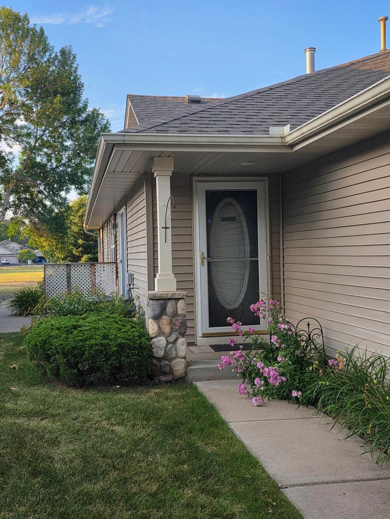 827 Winsome Way NW, Isanti, MN 55040