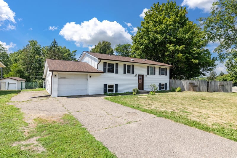 8026 Hynes Ave S, Cottage Grove, MN 55016