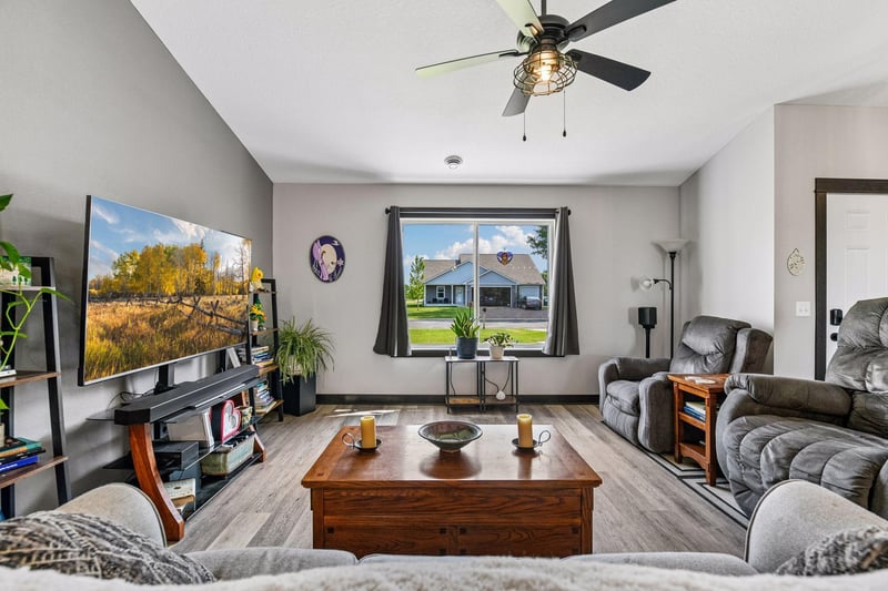 345 6th St E, Green Isle, MN 55338