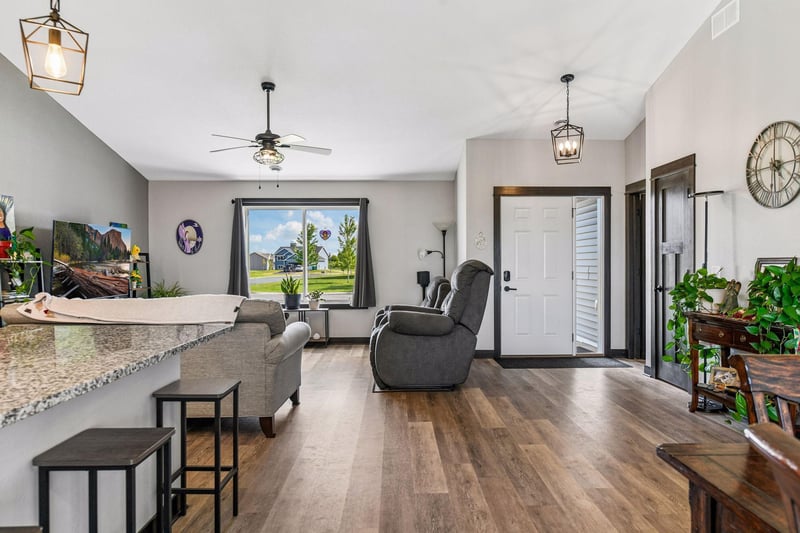 345 6th St E, Green Isle, MN 55338