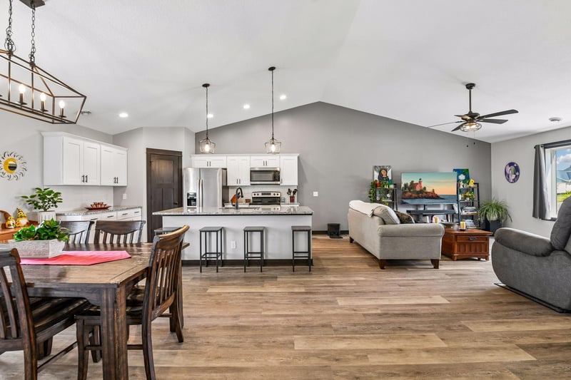 345 6th St E, Green Isle, MN 55338