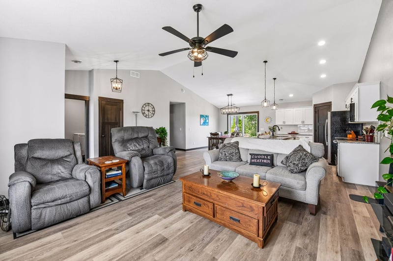 345 6th St E, Green Isle, MN 55338