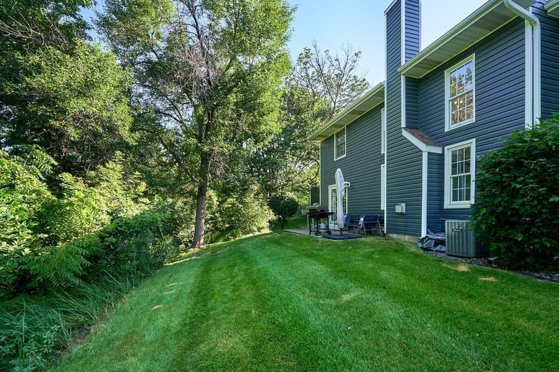 2327 Grange Ave N, Oakdale, MN 55128