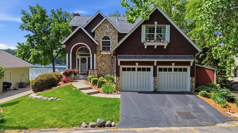 9247 Lake Riley Blvd, Chanhassen, MN 55317