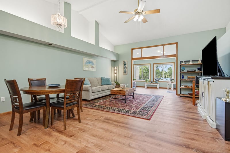 761 Markgrafs Lake Draw, Woodbury, MN 55129