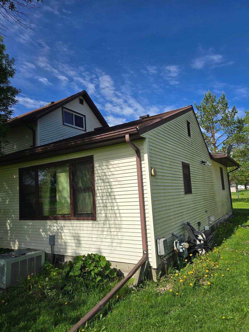 604 E Willow Ave, Olivia, MN 56277