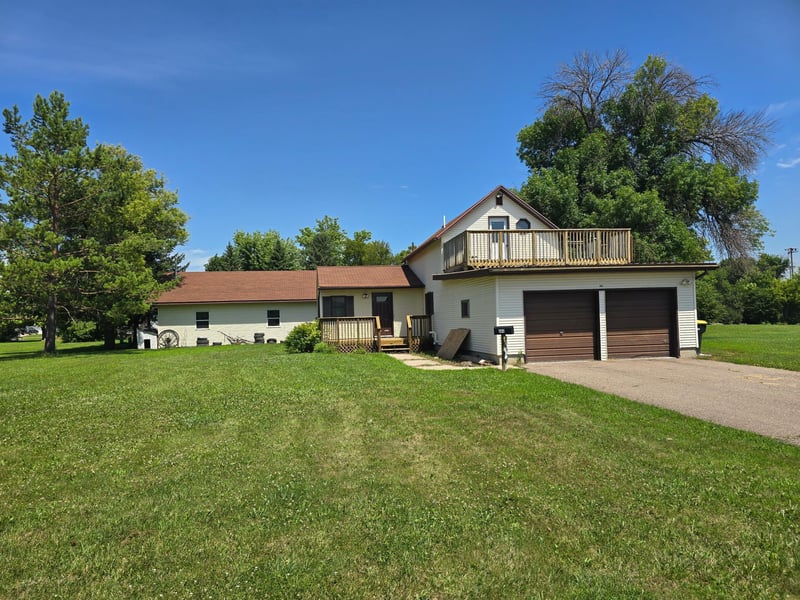 604 E Willow Ave, Olivia, MN 56277