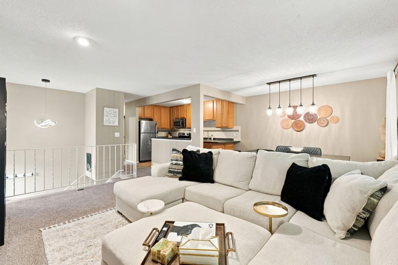 1711 Hickory Hill Dr, Eagan, MN 55122