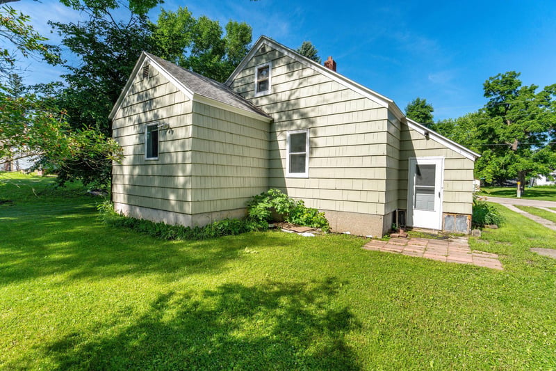 211 5th St SE, Pelican Rapids, MN 56572