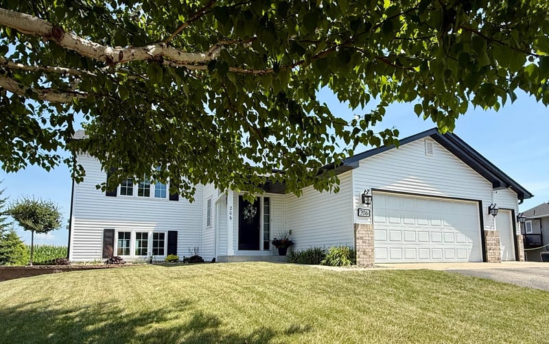 206 Spring Wheat Dr, Dundas, MN 55019
