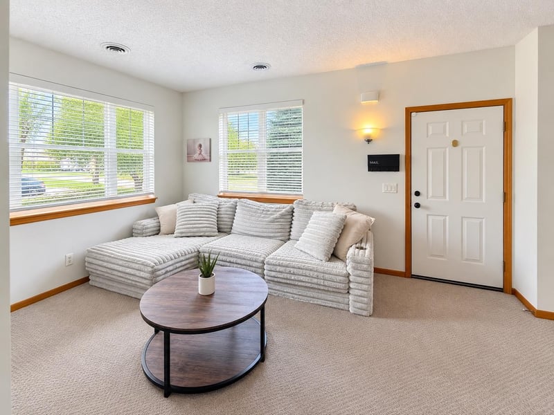 11193 204th St W #201, Lakeville, MN 55044