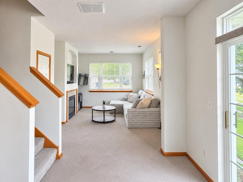 11193 204th St W #201, Lakeville, MN 55044