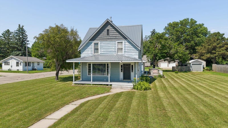 210 W 7th St, Starbuck, MN 56381