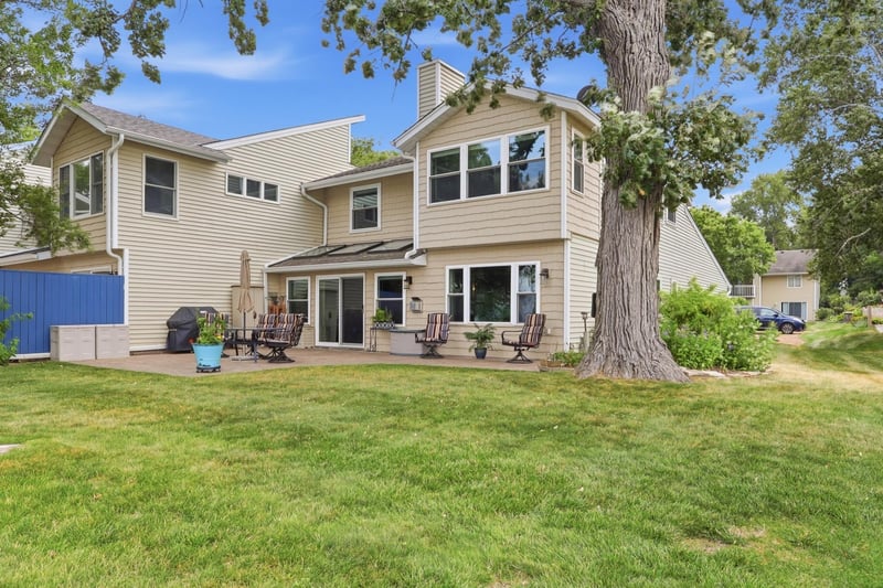 6 1st St, Excelsior, MN 55331