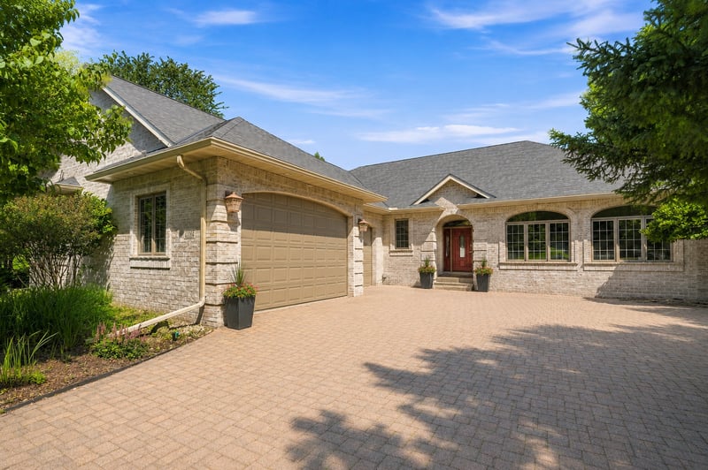 1084 Parkview Ln, Victoria, MN 55386