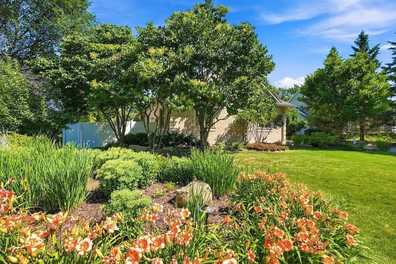 1084 Parkview Ln, Victoria, MN 55386