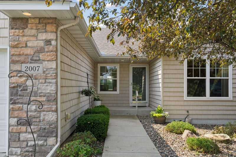 2007 14th St NE, Faribault, MN 55021