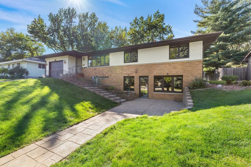6740 4th St NE, Fridley, MN 55432