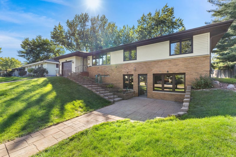 6740 4th St NE, Fridley, MN 55432