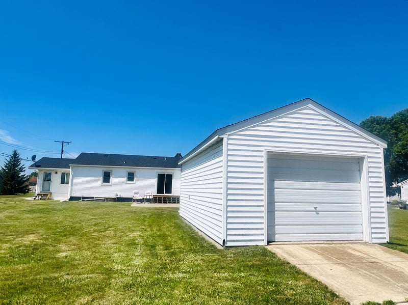 610 E 2nd St, Graceville, MN 56240