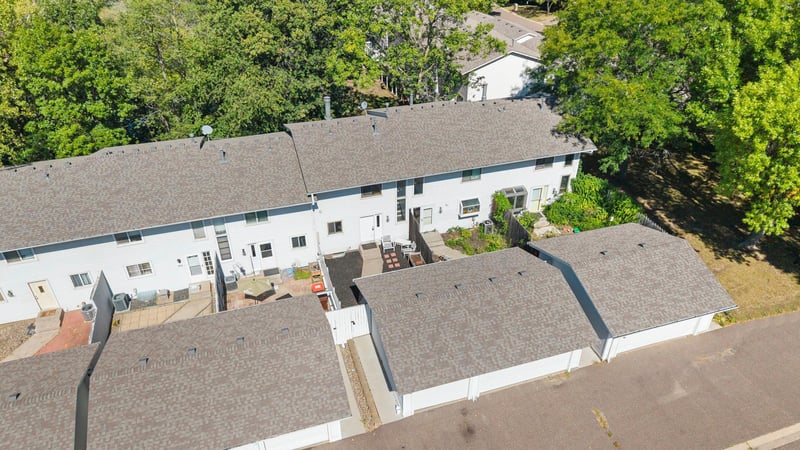 6652 Gretchen Ln N, Oakdale, MN 55128