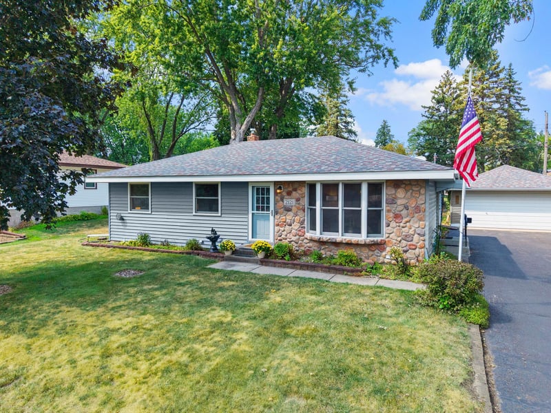 2121 Radatz Ave, Maplewood, MN 55109