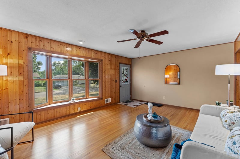 2121 Radatz Ave, Maplewood, MN 55109