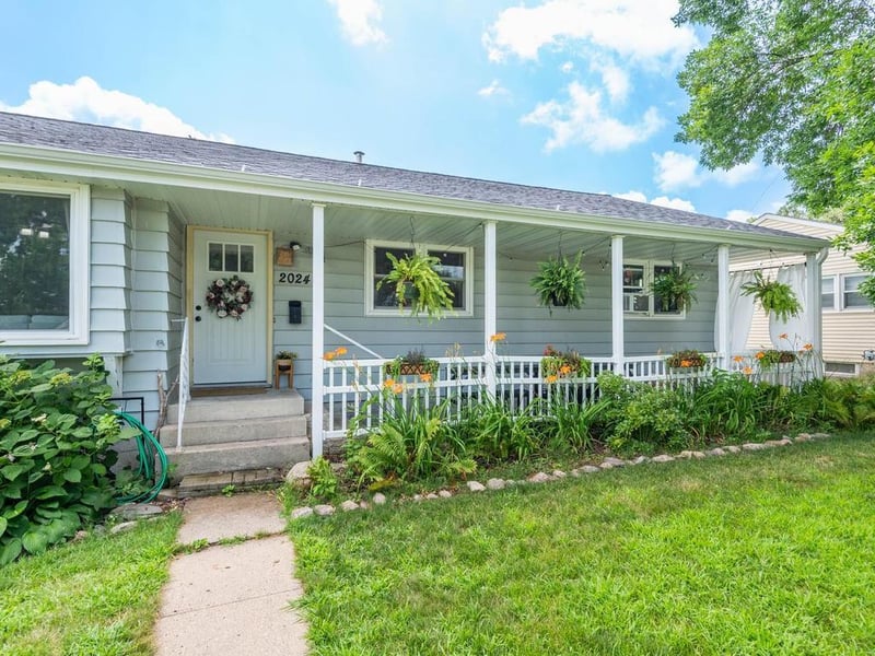 2024 11th St E, Glencoe, MN 55336