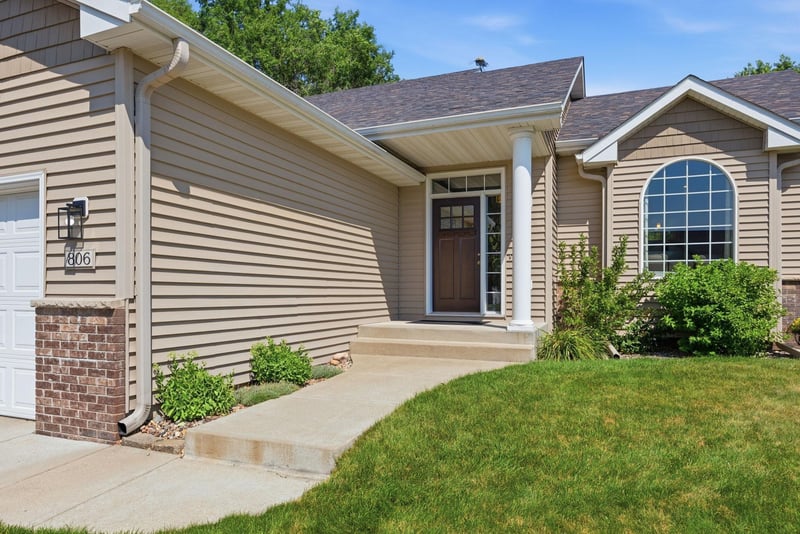 806 3rd Ave SE, Cold Spring, MN 56320