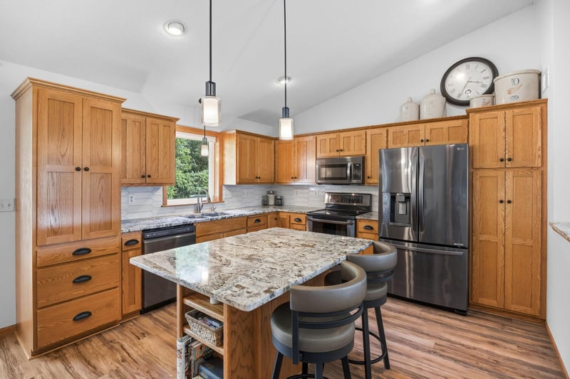 806 3rd Ave SE, Cold Spring, MN 56320