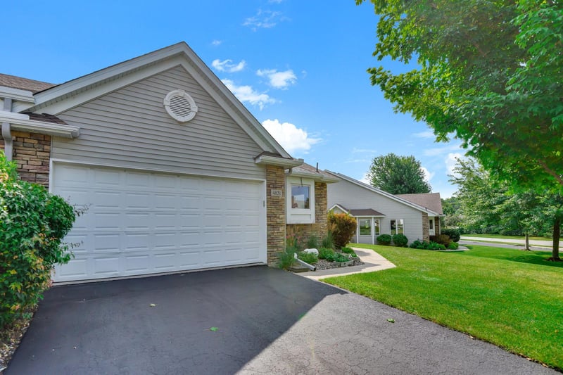 4831 Greenhaven Dr, White Bear Lake, MN 55127