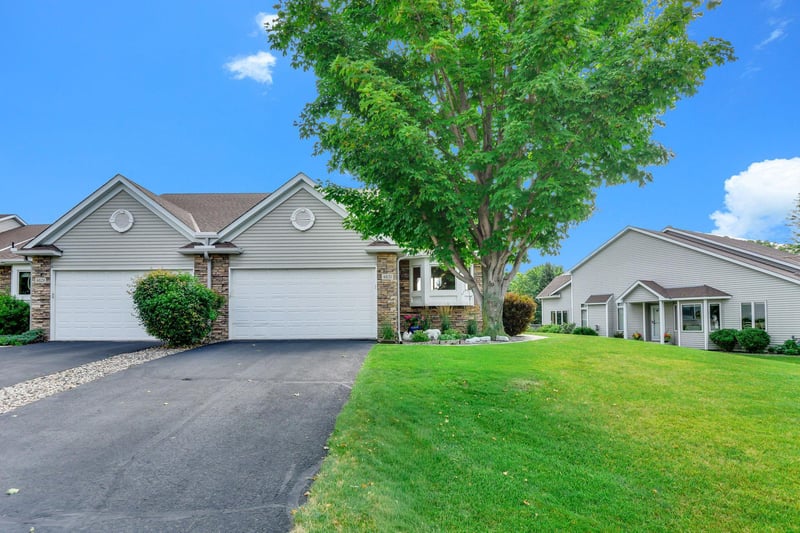 4831 Greenhaven Dr, White Bear Lake, MN 55127