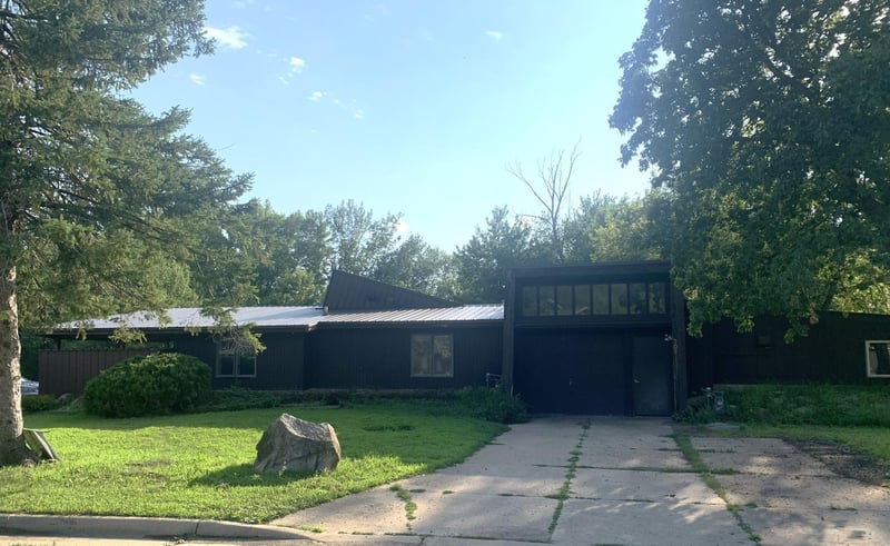 305 6th St NW, Adams, MN 55909