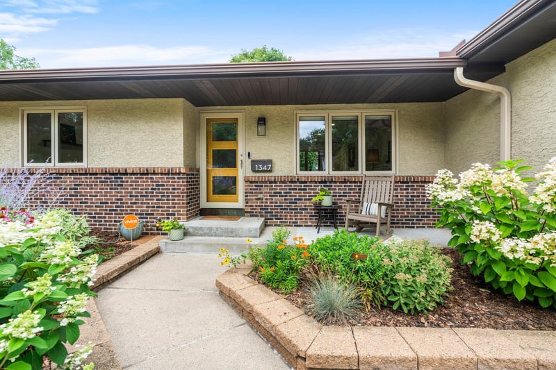 1347 Mackubin St, Saint Paul, MN 55117