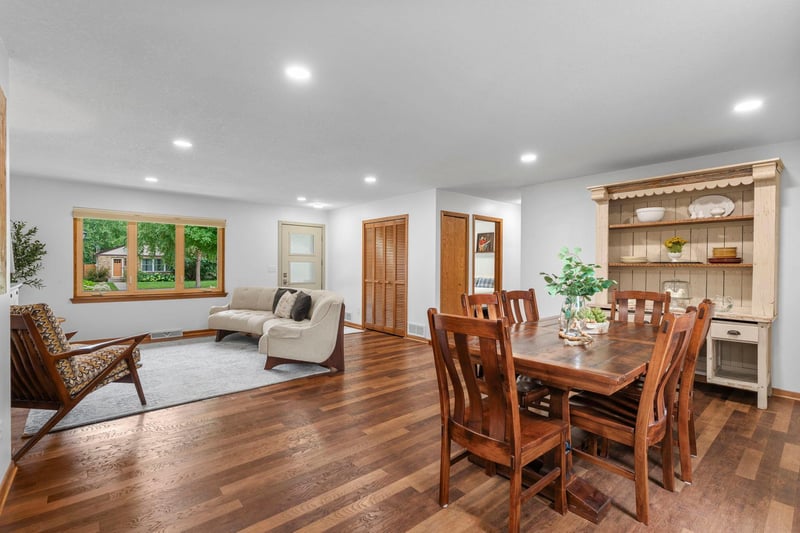 1347 Mackubin St, Saint Paul, MN 55117