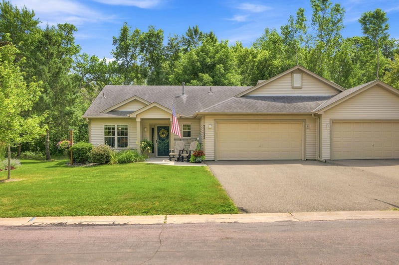 27732 Woodland Dr, Chisago City, MN 55013