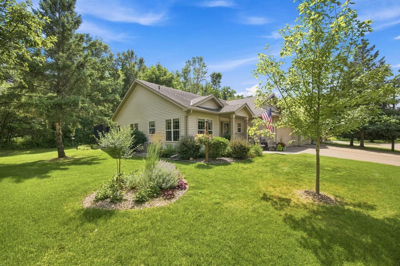 27732 Woodland Dr, Chisago City, MN 55013