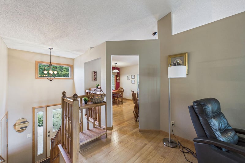 739 Kirche Hill Dr, Carver, MN 55315