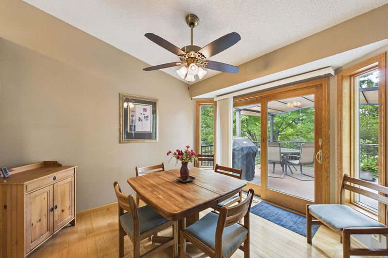 739 Kirche Hill Dr, Carver, MN 55315