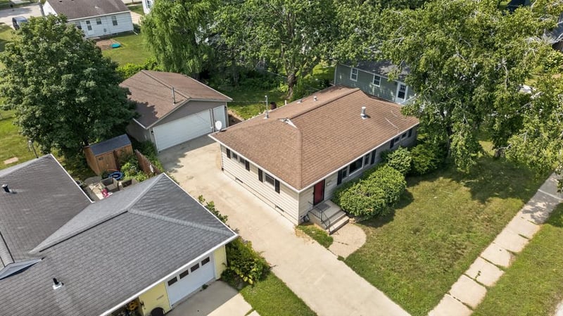 711 15th Ave NE, Rochester, MN 55906
