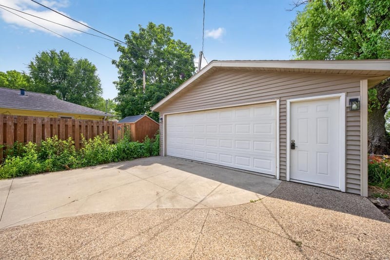 711 15th Ave NE, Rochester, MN 55906