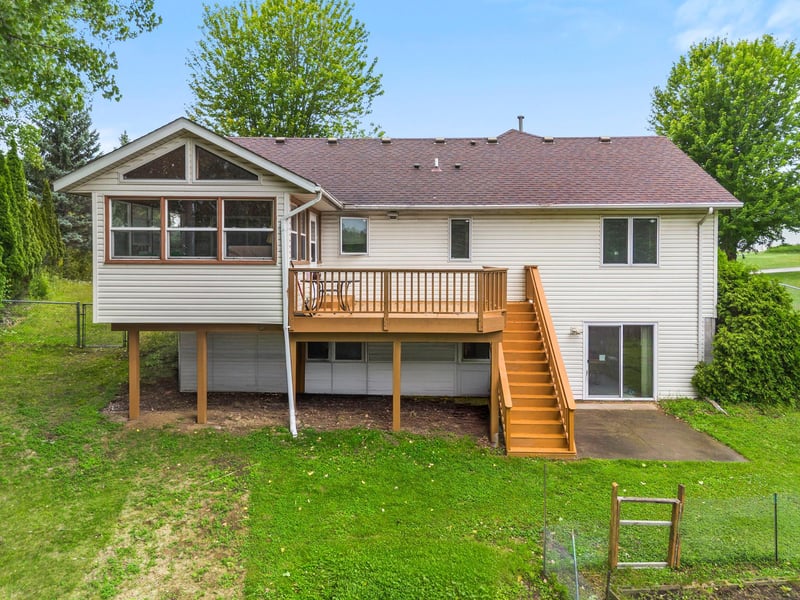 1242 Myrtle St N, Maplewood, MN 55119
