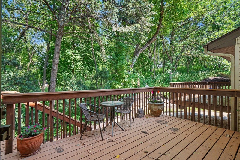 293 River Woods Ln, Burnsville, MN 55337