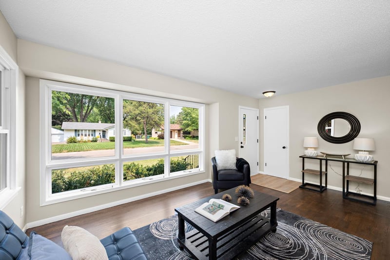 1194 Ruggles St, Roseville, MN 55113